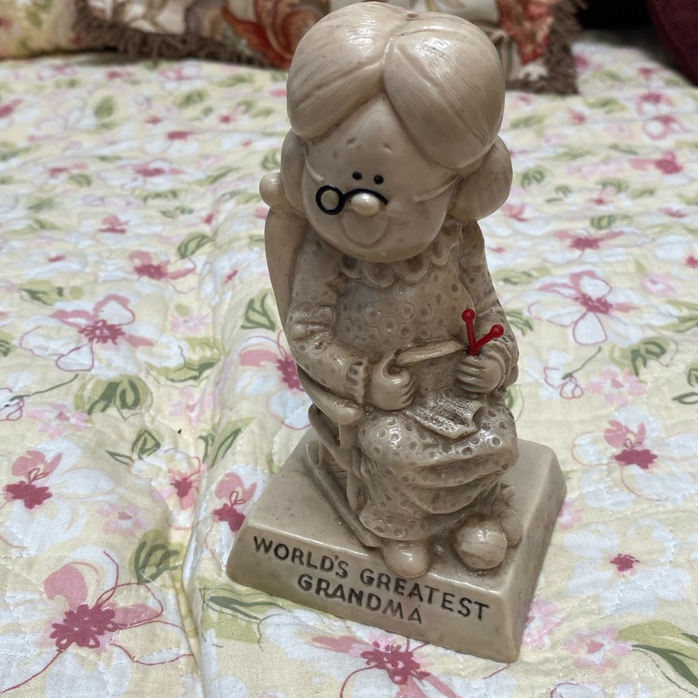 Vintage R&W Berries World’s Greatest Grandma Resin Stature Figurine